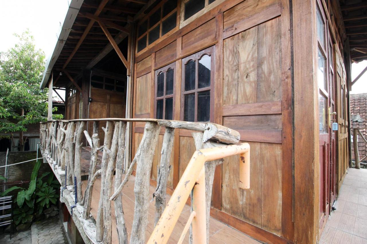 Reddoorz Near Rumah Sakit Wirosaban Salakan Eksteriør bilde