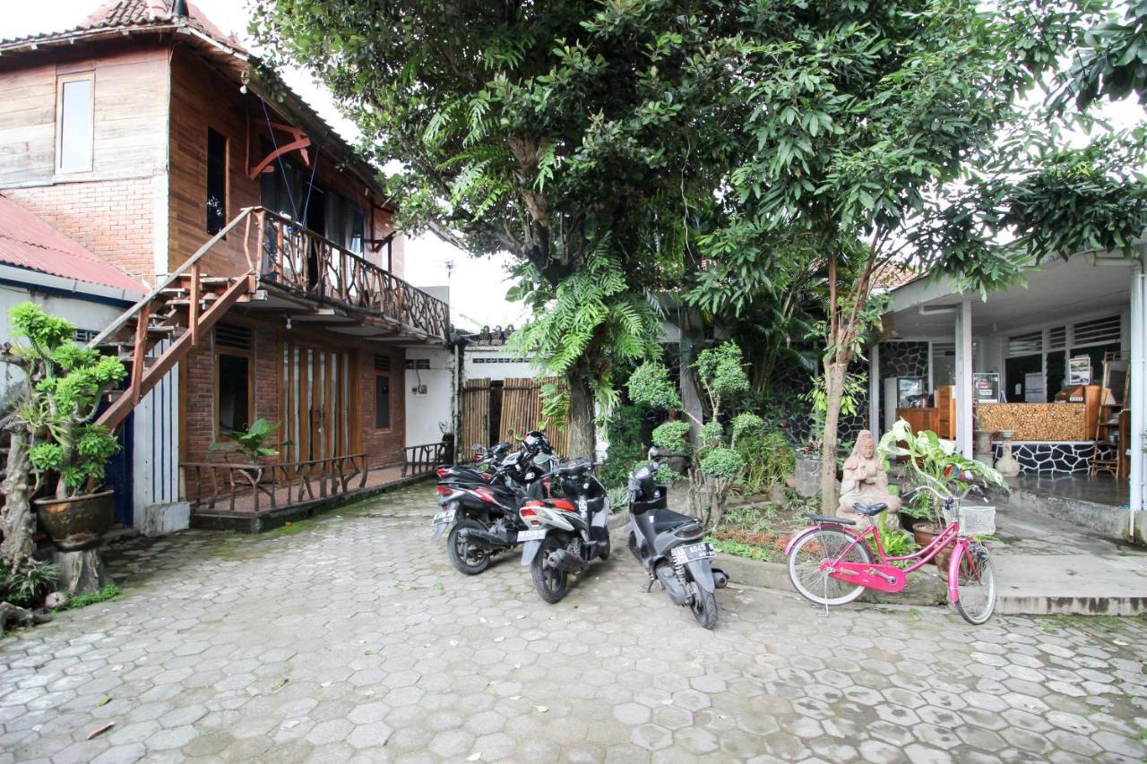 Reddoorz Near Rumah Sakit Wirosaban Salakan Eksteriør bilde