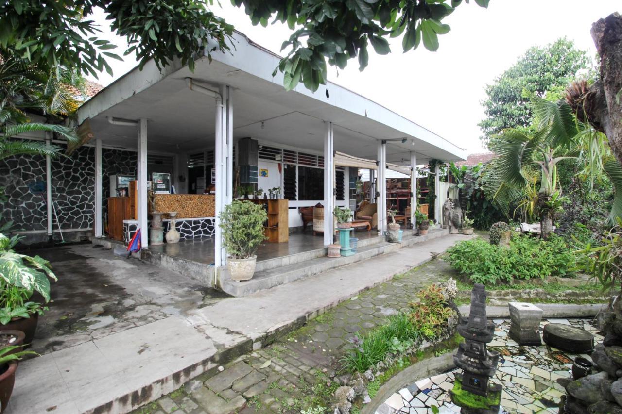Reddoorz Near Rumah Sakit Wirosaban Salakan Eksteriør bilde